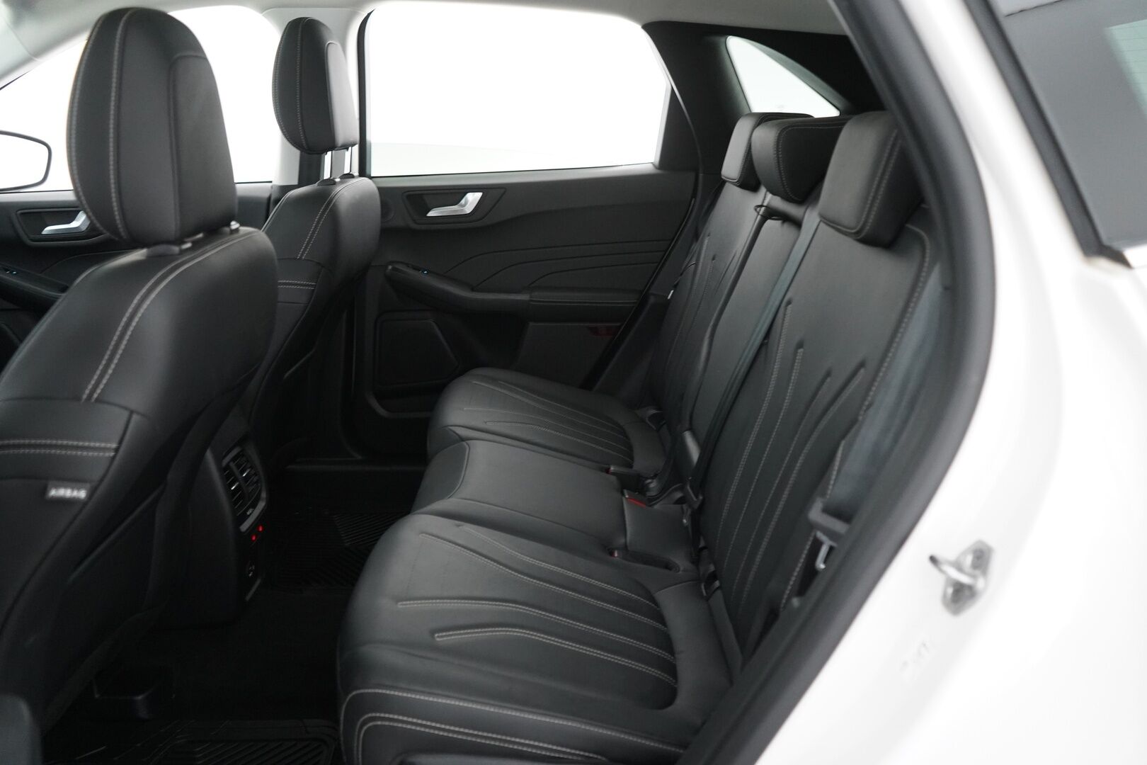 Ford Kuga 2021 2,5 Hybrid (HEV) 190hv CVT AWD Vignale 5-ovinen - ACC | Alletaittuva koukku | HUD |  Nahkasisusta | Bang&Olufsen | Panoraama-kattoluukku | Kamera | Tutkat | Suomi-auto | Kahdet renkaat Fordin vanteilla