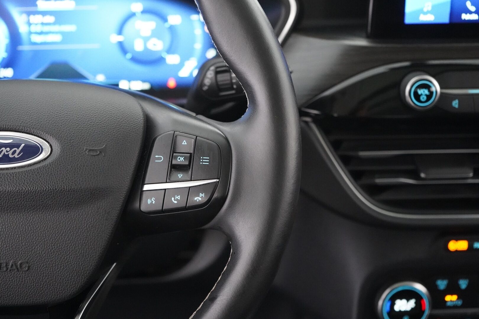 Ford Kuga 2021 2,5 Hybrid (HEV) 190hv CVT AWD Vignale 5-ovinen - ACC | Alletaittuva koukku | HUD |  Nahkasisusta | Bang&Olufsen | Panoraama-kattoluukku | Kamera | Tutkat | Suomi-auto | Kahdet renkaat Fordin vanteilla