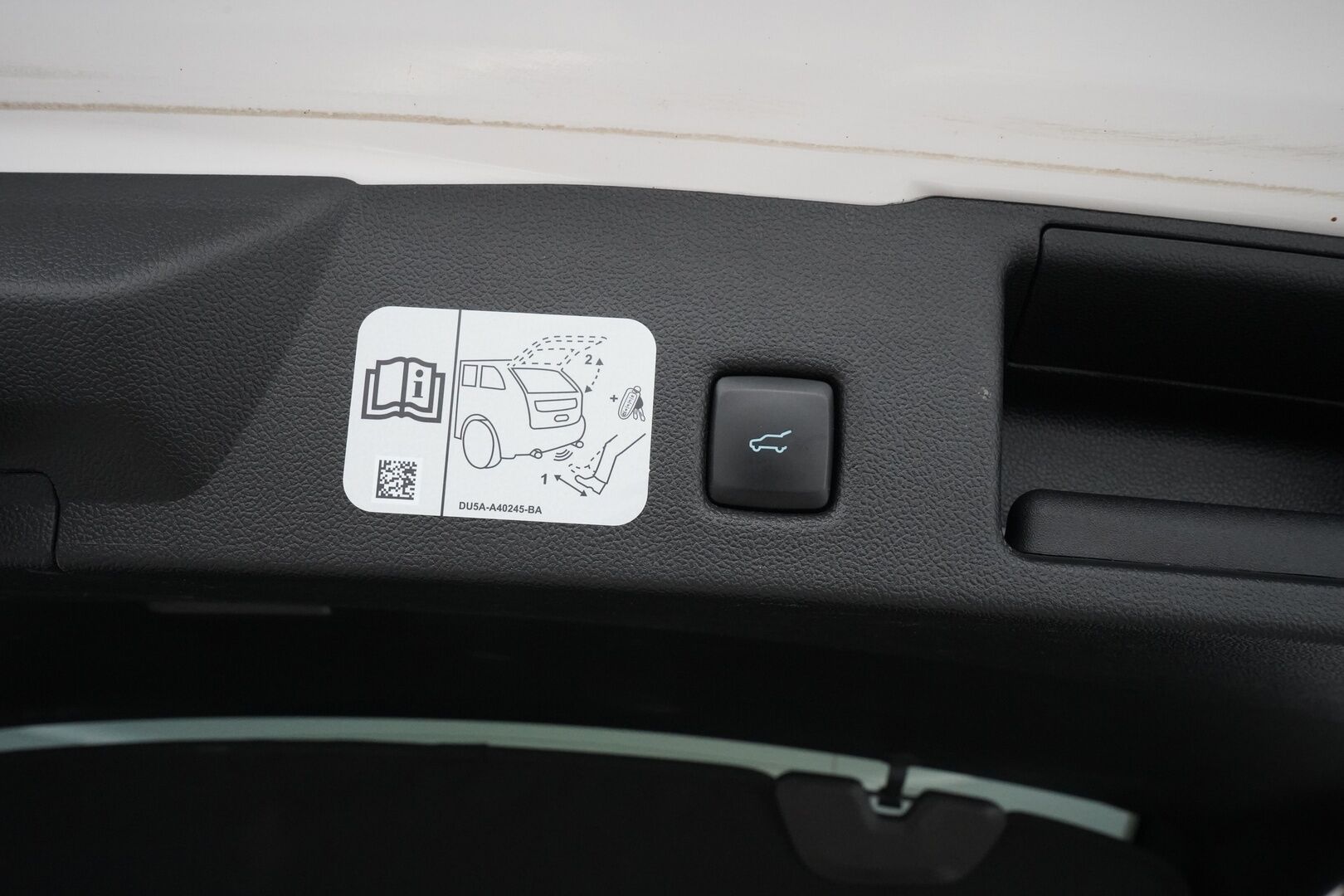 Ford Kuga 2021 2,5 Hybrid (HEV) 190hv CVT AWD Vignale 5-ovinen - ACC | Alletaittuva koukku | HUD |  Nahkasisusta | Bang&Olufsen | Panoraama-kattoluukku | Kamera | Tutkat | Suomi-auto | Kahdet renkaat Fordin vanteilla