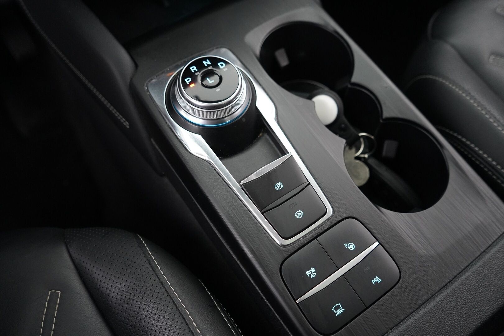 Ford Kuga 2021 2,5 Hybrid (HEV) 190hv CVT AWD Vignale 5-ovinen - ACC | Alletaittuva koukku | HUD |  Nahkasisusta | Bang&Olufsen | Panoraama-kattoluukku | Kamera | Tutkat | Suomi-auto | Kahdet renkaat Fordin vanteilla