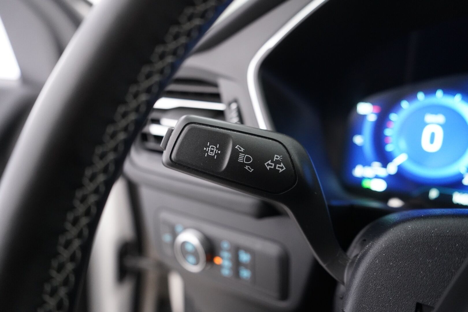 Ford Kuga 2021 2,5 Hybrid (HEV) 190hv CVT AWD Vignale 5-ovinen - ACC | Alletaittuva koukku | HUD |  Nahkasisusta | Bang&Olufsen | Panoraama-kattoluukku | Kamera | Tutkat | Suomi-auto | Kahdet renkaat Fordin vanteilla