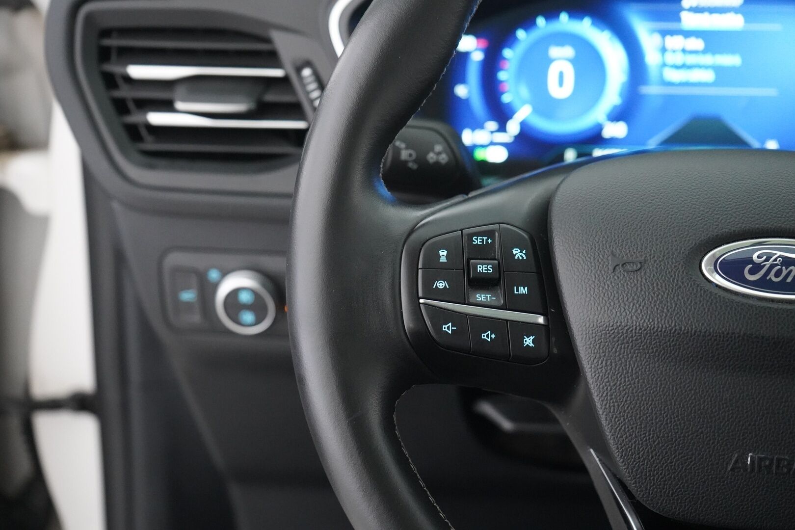 Ford Kuga 2021 2,5 Hybrid (HEV) 190hv CVT AWD Vignale 5-ovinen - ACC | Alletaittuva koukku | HUD |  Nahkasisusta | Bang&Olufsen | Panoraama-kattoluukku | Kamera | Tutkat | Suomi-auto | Kahdet renkaat Fordin vanteilla