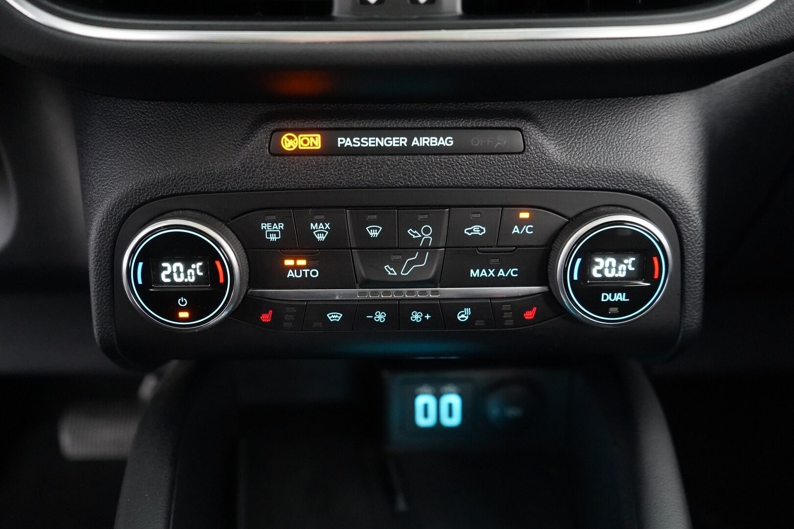 Ford Kuga 2021 2,5 Hybrid (HEV) 190hv CVT AWD Vignale 5-ovinen - ACC | Alletaittuva koukku | HUD |  Nahkasisusta | Bang&Olufsen | Panoraama-kattoluukku | Kamera | Tutkat | Suomi-auto | Kahdet renkaat Fordin vanteilla