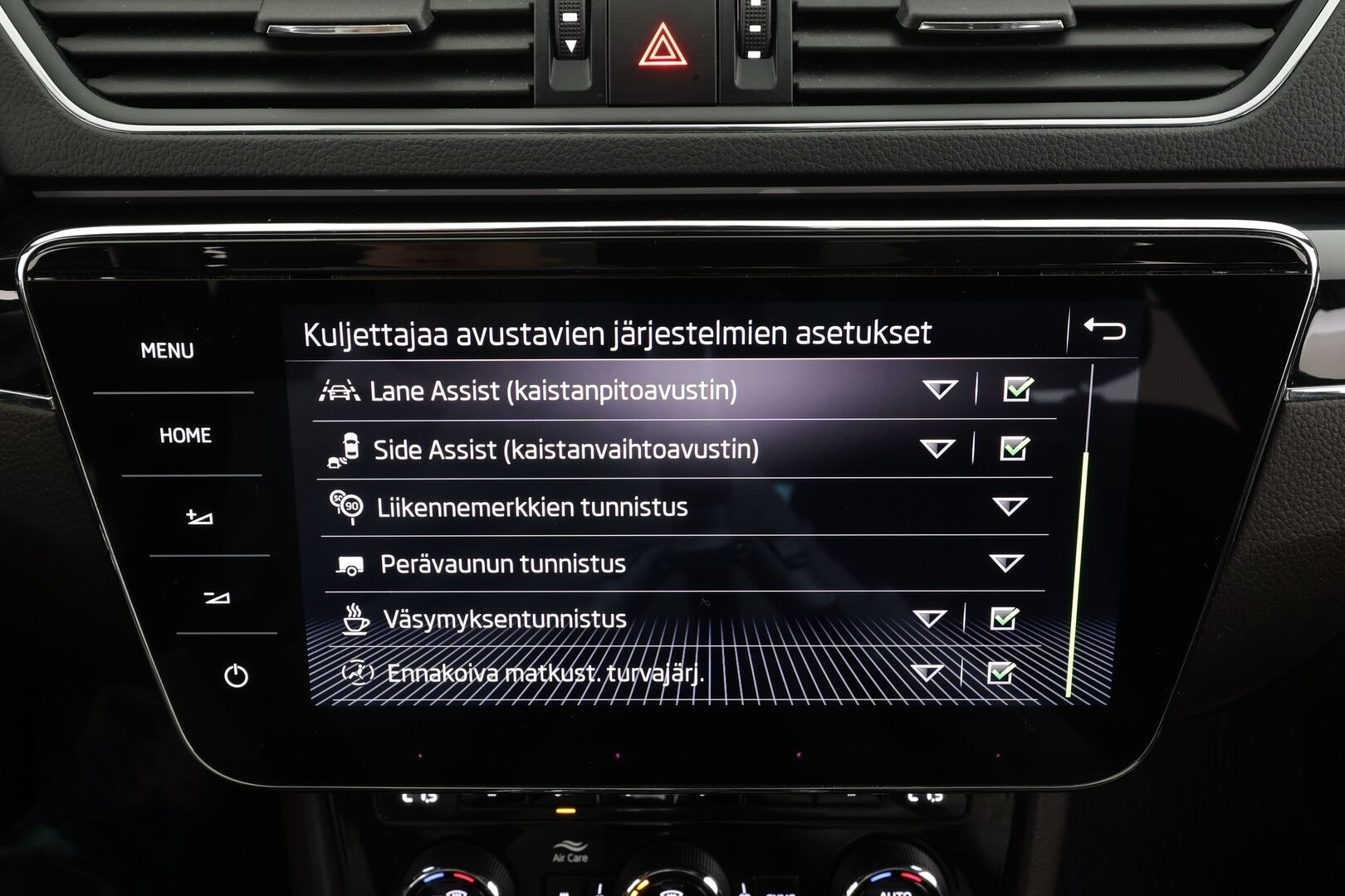 Skoda Superb 2021 Combi 1,4 TSI PHEV L&K iV DSG * Panorama / Webasto / Koukku / ACC / Matrix-LED / 360° / Ilmastoidut Muistinahat / Navi * - Canton / 1- om Suomi-auto / 2x Latauskaapelit / Kahdet renkaat / Merkkihuollot - HULLUT JOULUT KORKOTARJOUS 2,49% 