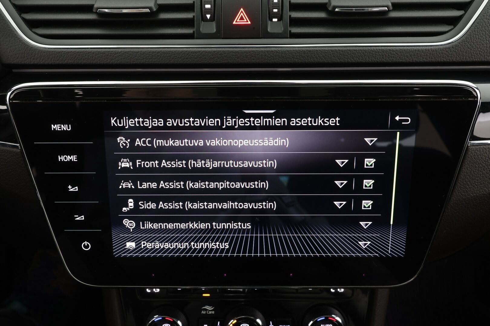 Skoda Superb 2021 Combi 1,4 TSI PHEV L&K iV DSG * Panorama / Webasto / Koukku / ACC / Matrix-LED / 360° / Ilmastoidut Muistinahat / Navi * - Canton / 1- om Suomi-auto / 2x Latauskaapelit / Kahdet renkaat / Merkkihuollot - HULLUT JOULUT KORKOTARJOUS 2,49% 