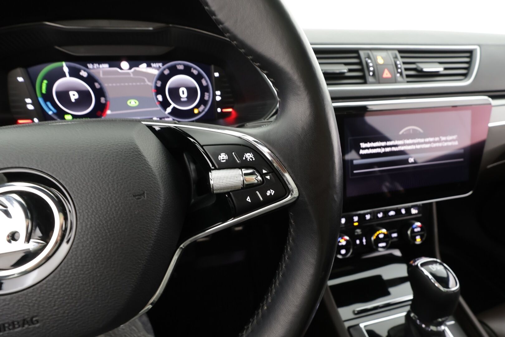 Skoda Superb 2021 Combi 1,4 TSI PHEV L&K iV DSG * Panorama / Webasto / Koukku / ACC / Matrix-LED / 360° / Ilmastoidut Muistinahat / Navi * - Canton / 1- om Suomi-auto / 2x Latauskaapelit / Kahdet renkaat / Merkkihuollot - HULLUT JOULUT KORKOTARJOUS 2,49% 