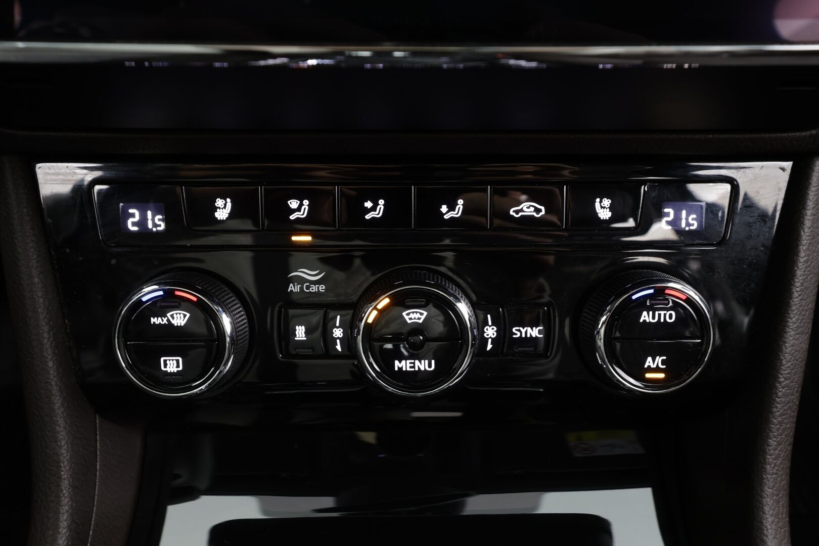 Skoda Superb 2021 Combi 1,4 TSI PHEV L&K iV DSG * Panorama / Webasto / Koukku / ACC / Matrix-LED / 360° / Ilmastoidut Muistinahat / Navi * - Canton / 1- om Suomi-auto / 2x Latauskaapelit / Kahdet renkaat / Merkkihuollot - HULLUT JOULUT KORKOTARJOUS 2,49% 