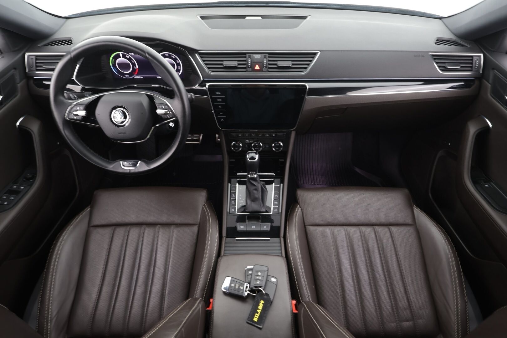 Skoda Superb 2021 Combi 1,4 TSI PHEV L&K iV DSG * Panorama / Webasto / Koukku / ACC / Matrix-LED / 360° / Ilmastoidut Muistinahat / Navi * - Canton / 1- om Suomi-auto / 2x Latauskaapelit / Kahdet renkaat / Merkkihuollot - HULLUT JOULUT KORKOTARJOUS 2,49% 