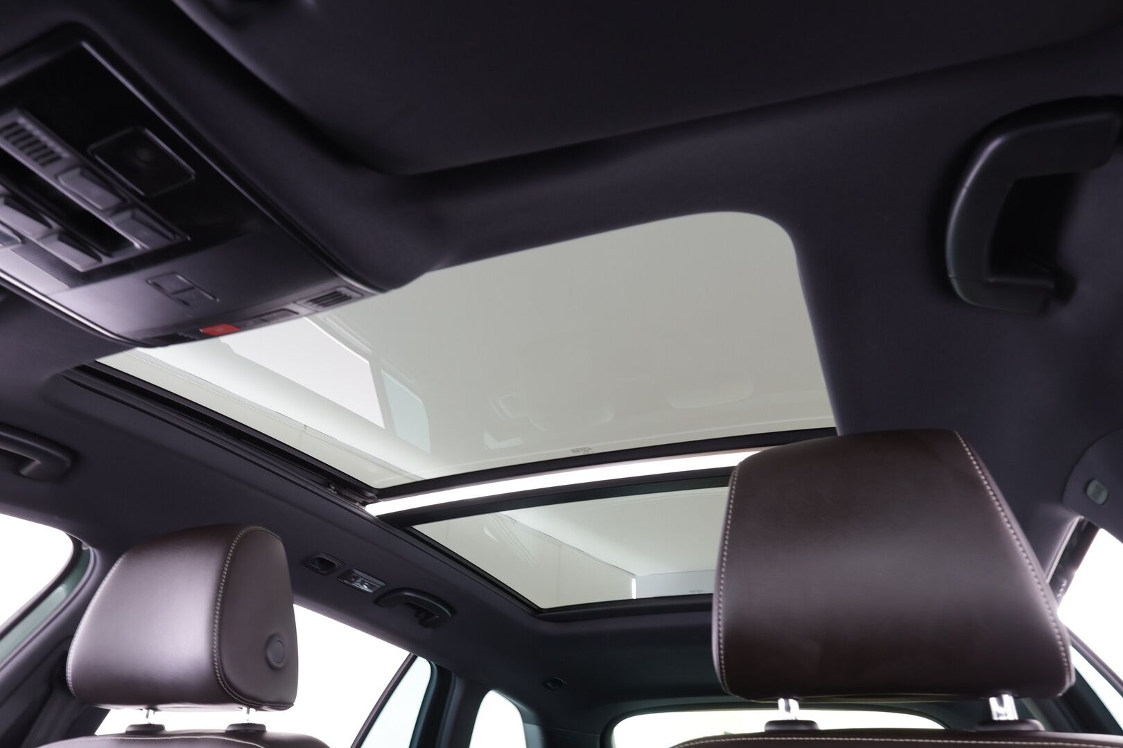 Skoda Superb 2021 Combi 1,4 TSI PHEV L&K iV DSG * Panorama / Webasto / Koukku / ACC / Matrix-LED / 360° / Ilmastoidut Muistinahat / Navi * - Canton / 1- om Suomi-auto / 2x Latauskaapelit / Kahdet renkaat / Merkkihuollot - HULLUT JOULUT KORKOTARJOUS 2,49% 