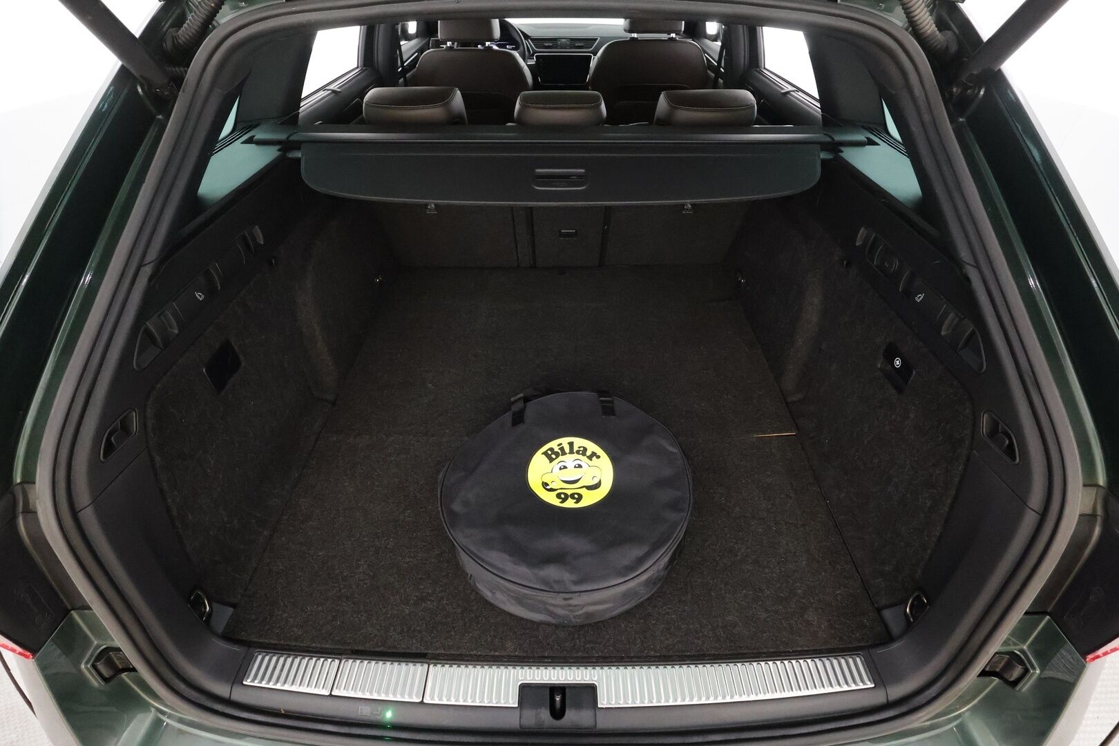 Skoda Superb 2021 Combi 1,4 TSI PHEV L&K iV DSG * Panorama / Webasto / Koukku / ACC / Matrix-LED / 360° / Ilmastoidut Muistinahat / Navi * - Canton / 1- om Suomi-auto / 2x Latauskaapelit / Kahdet renkaat / Merkkihuollot - HULLUT JOULUT KORKOTARJOUS 2,49% 