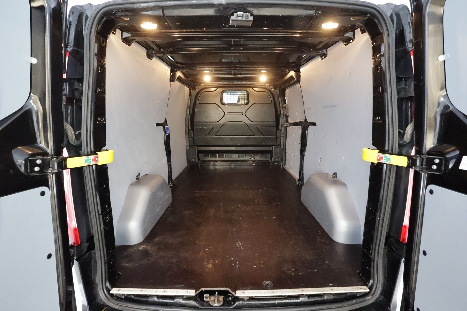 Ford Transit Custom 2021 320 2,0TDCi 130 hv M6 Etuveto Trend Van N1 L2H1 * Webasto / Tutkat / Vakkari / Bluetooth / Tuulilasin lämmitys * - Suomi-auto / Kahdet renkaat / ALV