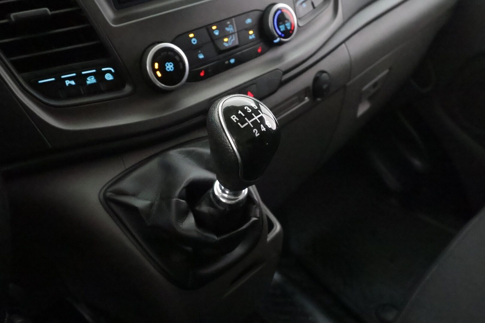 Ford Transit Custom 2021 320 2,0TDCi 130 hv M6 Etuveto Trend Van N1 L2H1 * Webasto / Tutkat / Vakkari / Bluetooth / Tuulilasin lämmitys * - Suomi-auto / Kahdet renkaat / ALV