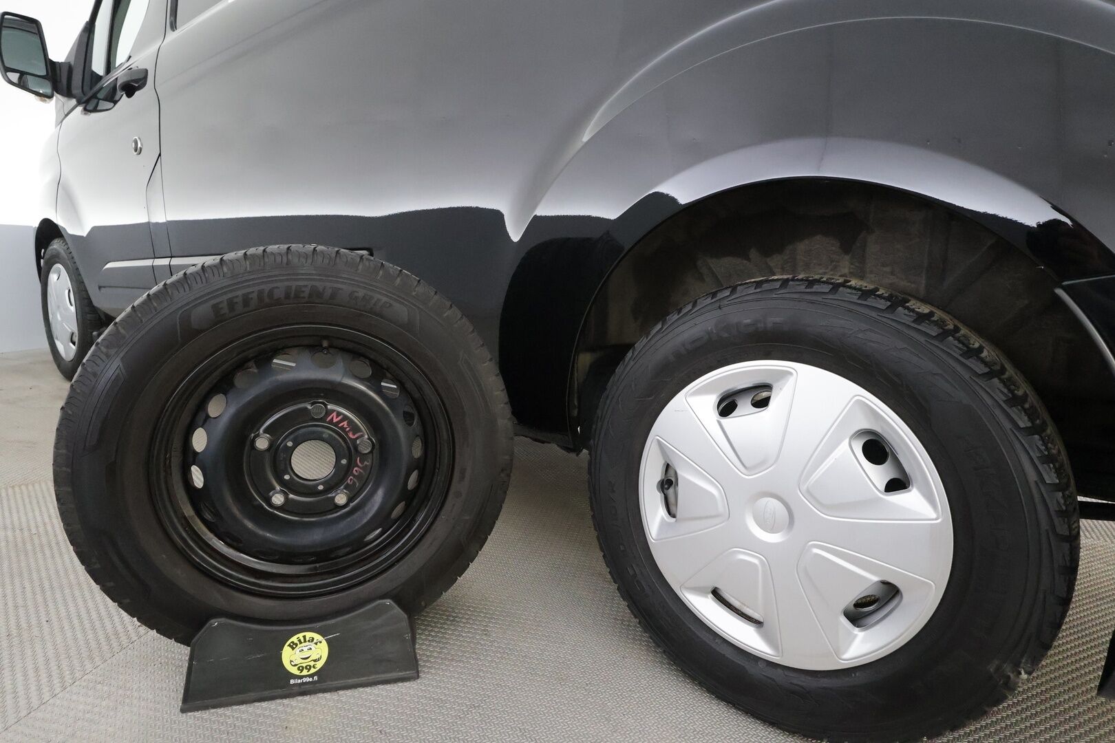 Ford Transit Custom 2021 320 2,0TDCi 130 hv M6 Etuveto Trend Van N1 L2H1 * Webasto / Tutkat / Vakkari / Bluetooth / Tuulilasin lämmitys * - Suomi-auto / Kahdet renkaat / ALV