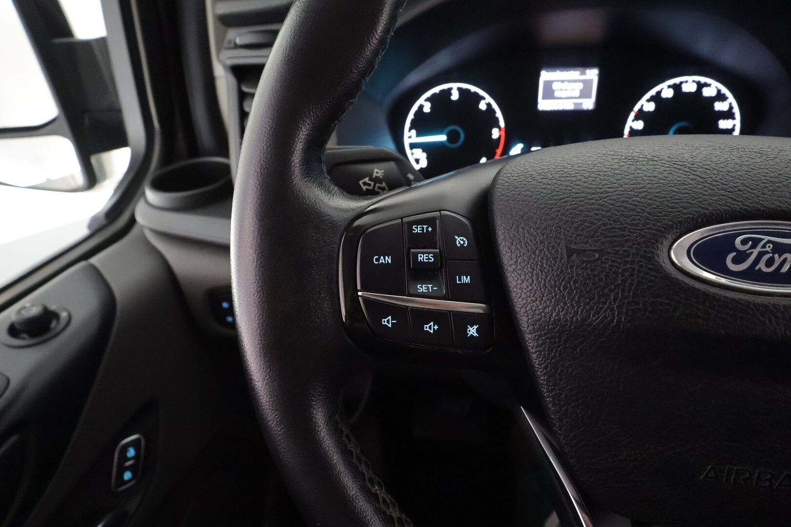 Ford Transit Custom 2021 320 2,0TDCi 130 hv M6 Etuveto Trend Van N1 L2H1 * Webasto / Tutkat / Vakkari / Bluetooth / Tuulilasin lämmitys * - Suomi-auto / Kahdet renkaat / ALV