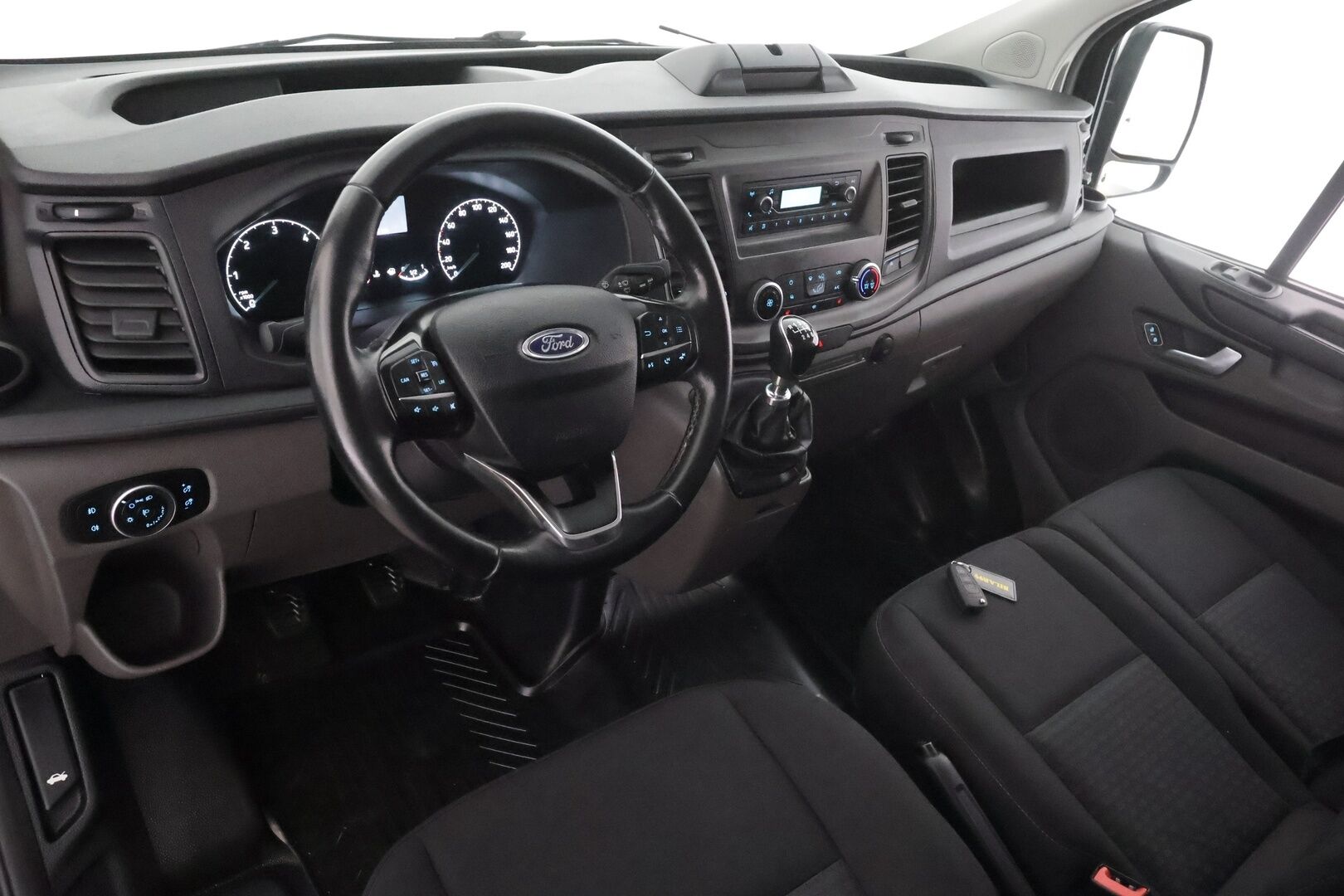 Ford Transit Custom 2021 320 2.0 TDCi 130 M6 Trend L2H1 * ALV / P.tutkat / Vakkari / Bluetooth / Tuulilasin lämmitys / Ilmastointi * - Suomi-auto / Kahdet renkaat