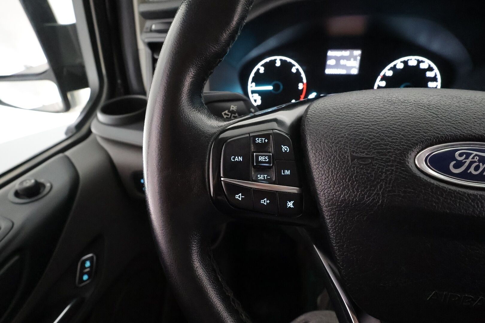 Ford Transit Custom 2021 320 2.0 TDCi 130 M6 Trend L2H1 * ALV / P.tutkat / Vakkari / Bluetooth / Tuulilasin lämmitys / Ilmastointi * - Suomi-auto / Kahdet renkaat