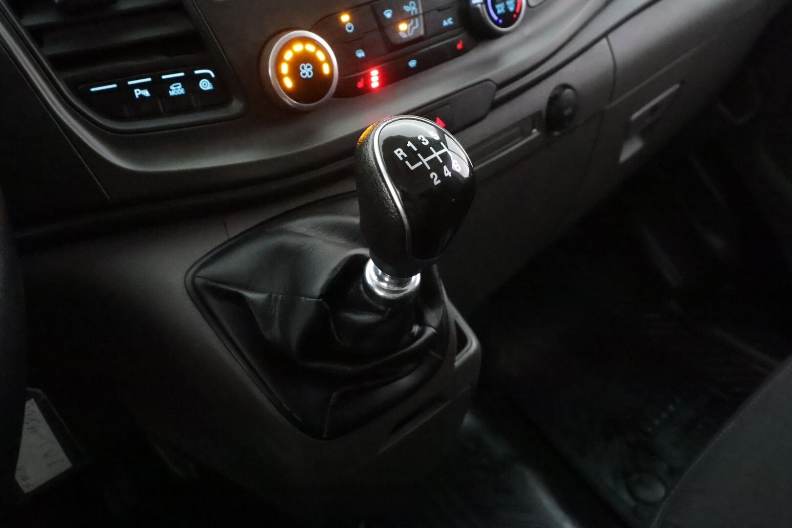 Ford Transit Custom 2021 320 2.0 TDCi 130 M6 Trend L2H1 * ALV / P.tutkat / Vakkari / Bluetooth / Tuulilasin lämmitys / Ilmastointi * - Suomi-auto / Kahdet renkaat