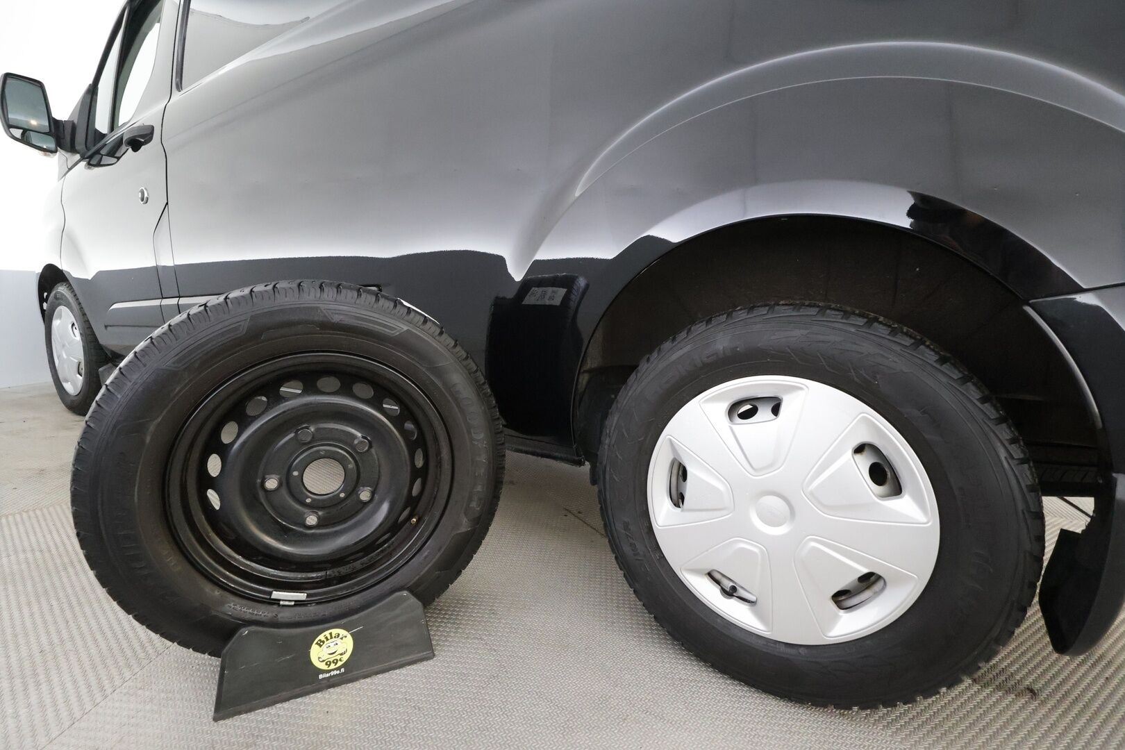 Ford Transit Custom 2022 320 2.0 TDCi 130 M6 Trend L2H1 * ALV / P.tutkat / Vakkari / Bluetooth / Tuulilasin lämmitys / Ilmastointi * - Suomi-auto / Kahdet renkaat