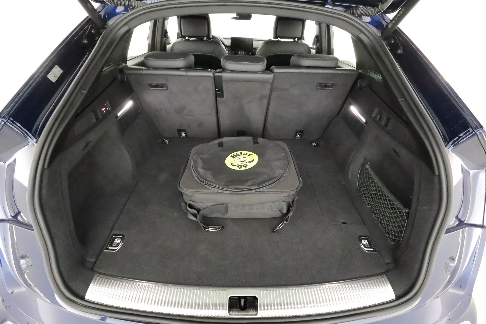 Audi Q5 2021 Sportback Advanced 50 TFSI e 220 kW quattro S tronic Electrified Edition * ACC / Ilma-alusta / Digimittari / Koukku * - 1-om Suomiauto / Akku kuntotarkastettu SoH 96,8% / LED / Puolinahkasisusta / S-line sisäpaketti / Kahdet renkaat / Merkkihuollettu! - HULLUT AVAJAISHULINAT KORKOTARJOUS 3,29 %