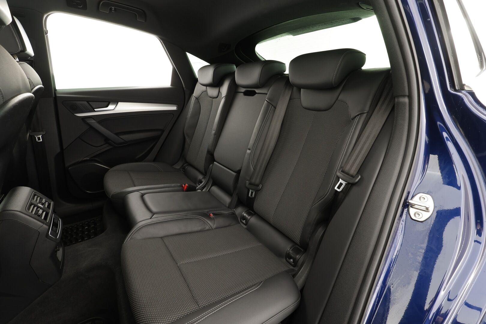 Audi Q5 2021 Sportback Advanced 50 TFSI e 220 kW quattro S tronic Electrified Edition * ACC / Ilma-alusta / Digimittari / Koukku * - 1-om Suomiauto / Akku kuntotarkastettu SoH 96,8% / LED / Puolinahkasisusta / S-line sisäpaketti / Kahdet renkaat / Merkkihuollettu! - HULLUT AVAJAISHULINAT KORKOTARJOUS 3,29 %