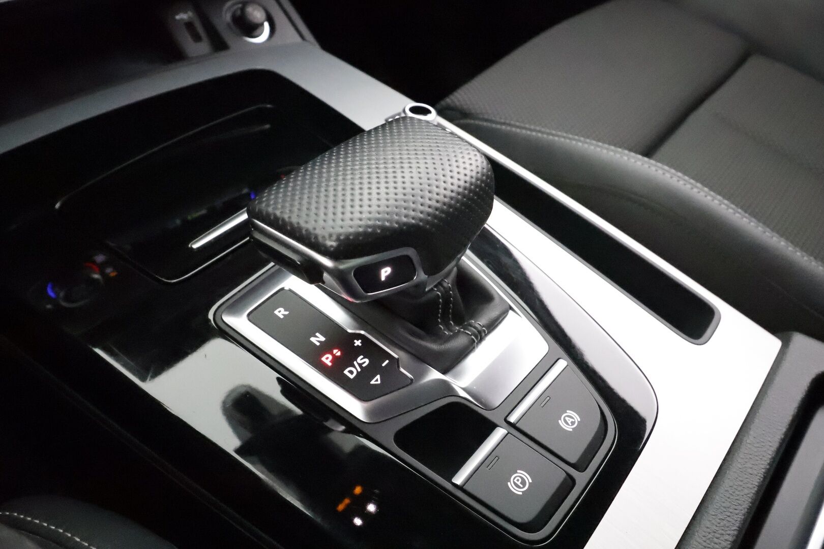 Audi Q5 2021 Sportback Advanced 50 TFSI e 220 kW quattro S tronic Electrified Edition * ACC / Ilma-alusta / Digimittari / Koukku * - 1-om Suomiauto / Akku kuntotarkastettu SoH 96,8% / LED / Puolinahkasisusta / S-line sisäpaketti / Kahdet renkaat / Merkkihuollettu! - HULLUT AVAJAISHULINAT KORKOTARJOUS 3,29 %