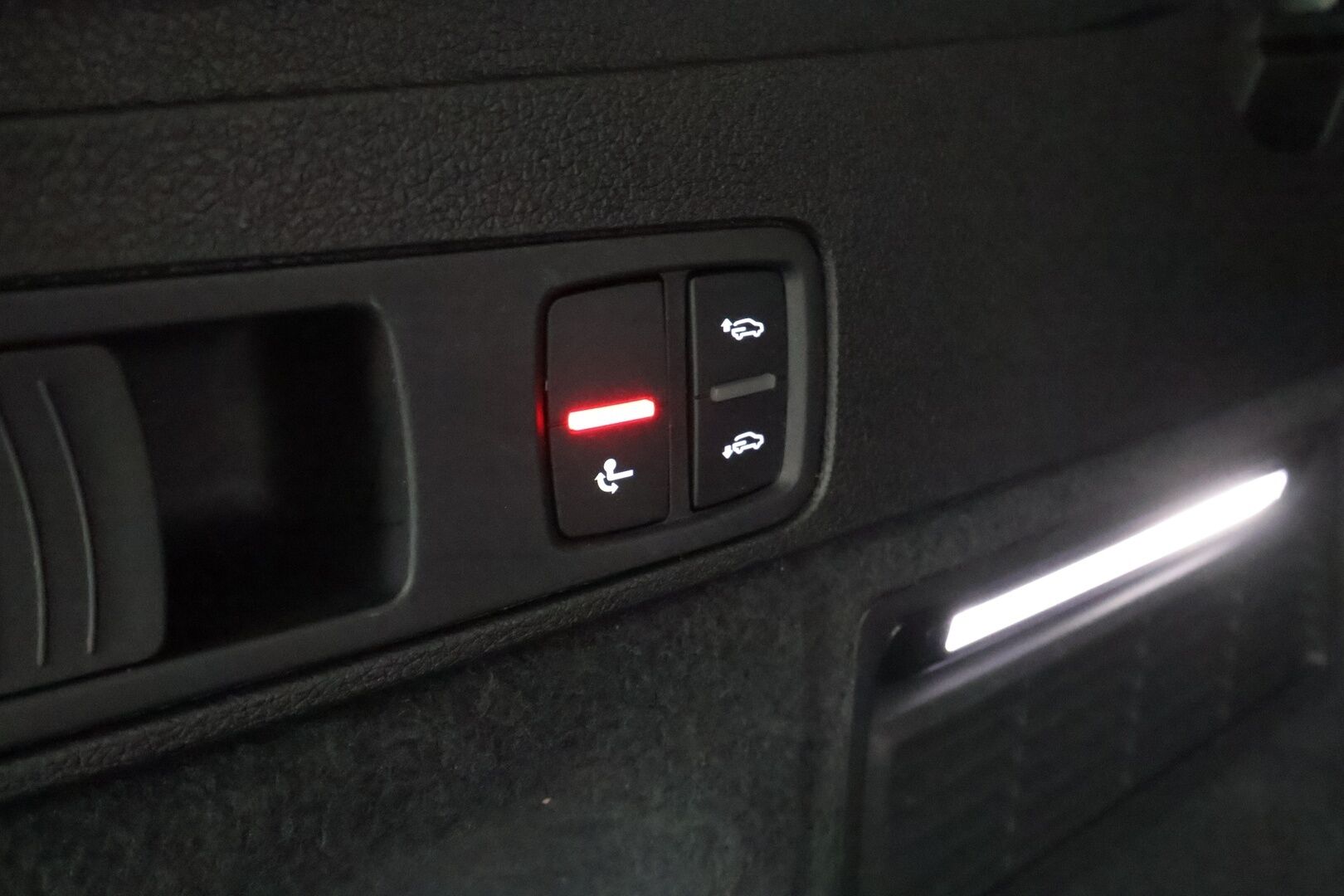 Audi Q5 2021 Sportback Advanced 50 TFSI e 220 kW quattro S tronic Electrified Edition * ACC / Ilma-alusta / Digimittari / Koukku * - 1-om Suomiauto / Akku kuntotarkastettu SoH 96,8% / LED / Puolinahkasisusta / S-line sisäpaketti / Kahdet renkaat / Merkkihuollettu! - HULLUT AVAJAISHULINAT KORKOTARJOUS 3,29 %