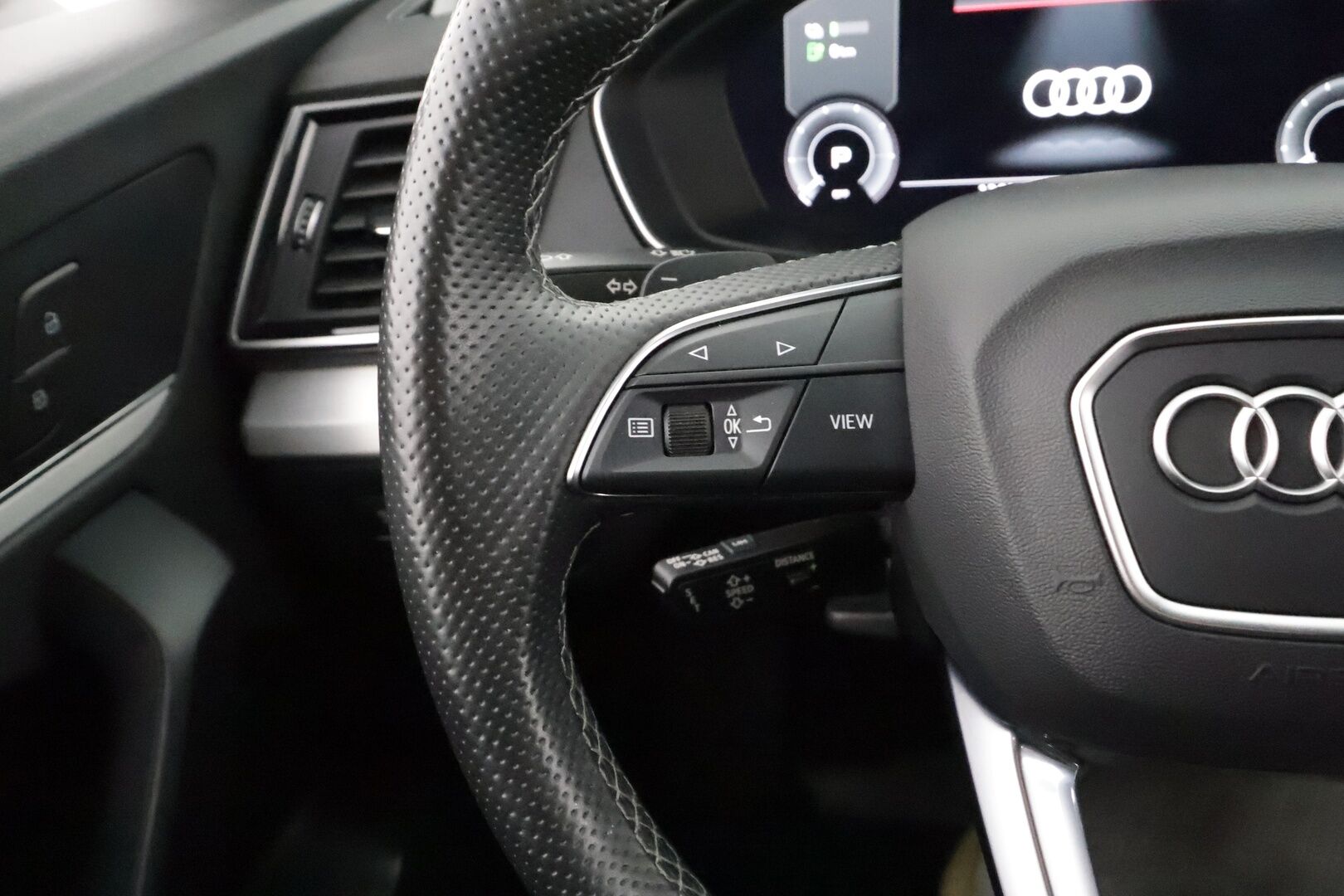 Audi Q5 2021 Sportback Advanced 50 TFSI e 220 kW quattro S tronic Electrified Edition * ACC / Ilma-alusta / Digimittari / Koukku * - 1-om Suomiauto / Akku kuntotarkastettu SoH 96,8% / LED / Puolinahkasisusta / S-line sisäpaketti / Kahdet renkaat / Merkkihuollettu! - HULLUT AVAJAISHULINAT KORKOTARJOUS 3,29 %