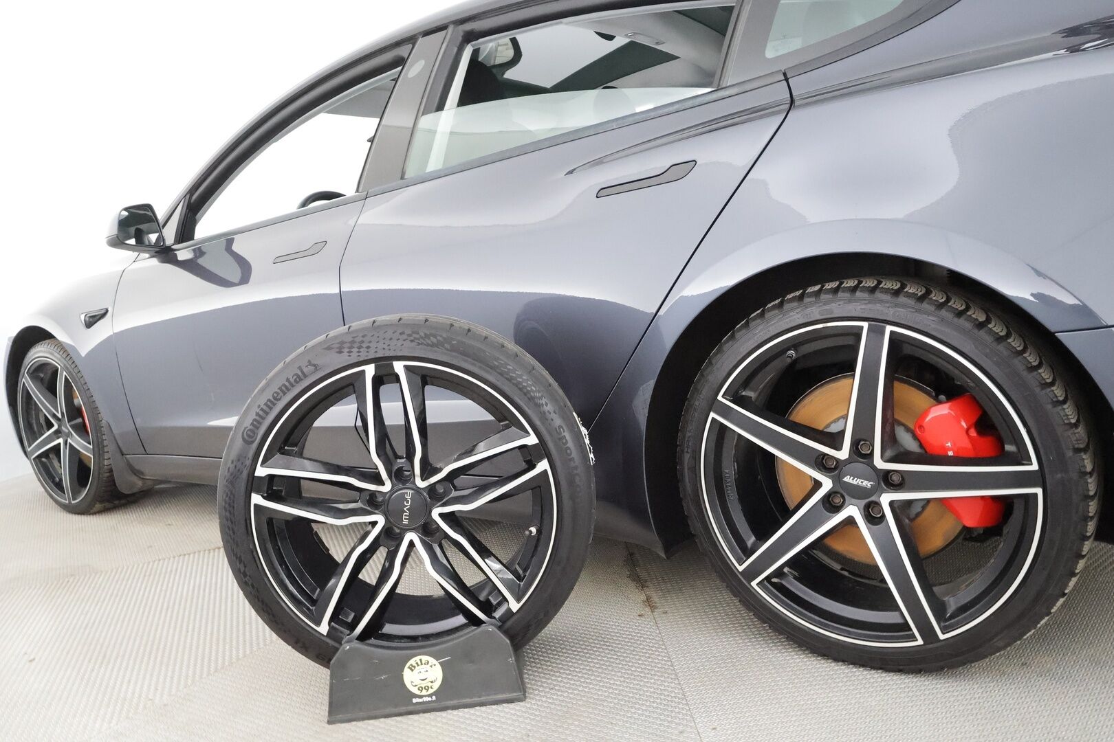 Tesla Model 3 2021 Performance * Premium Audio / ILP / Matrix LED / P.kamera / Nahat / Lasikatto / Navi * - Kahdet renkaat aluvanteilla - HULLU BLACKWEEK KORKOTARJOUS 2,49%