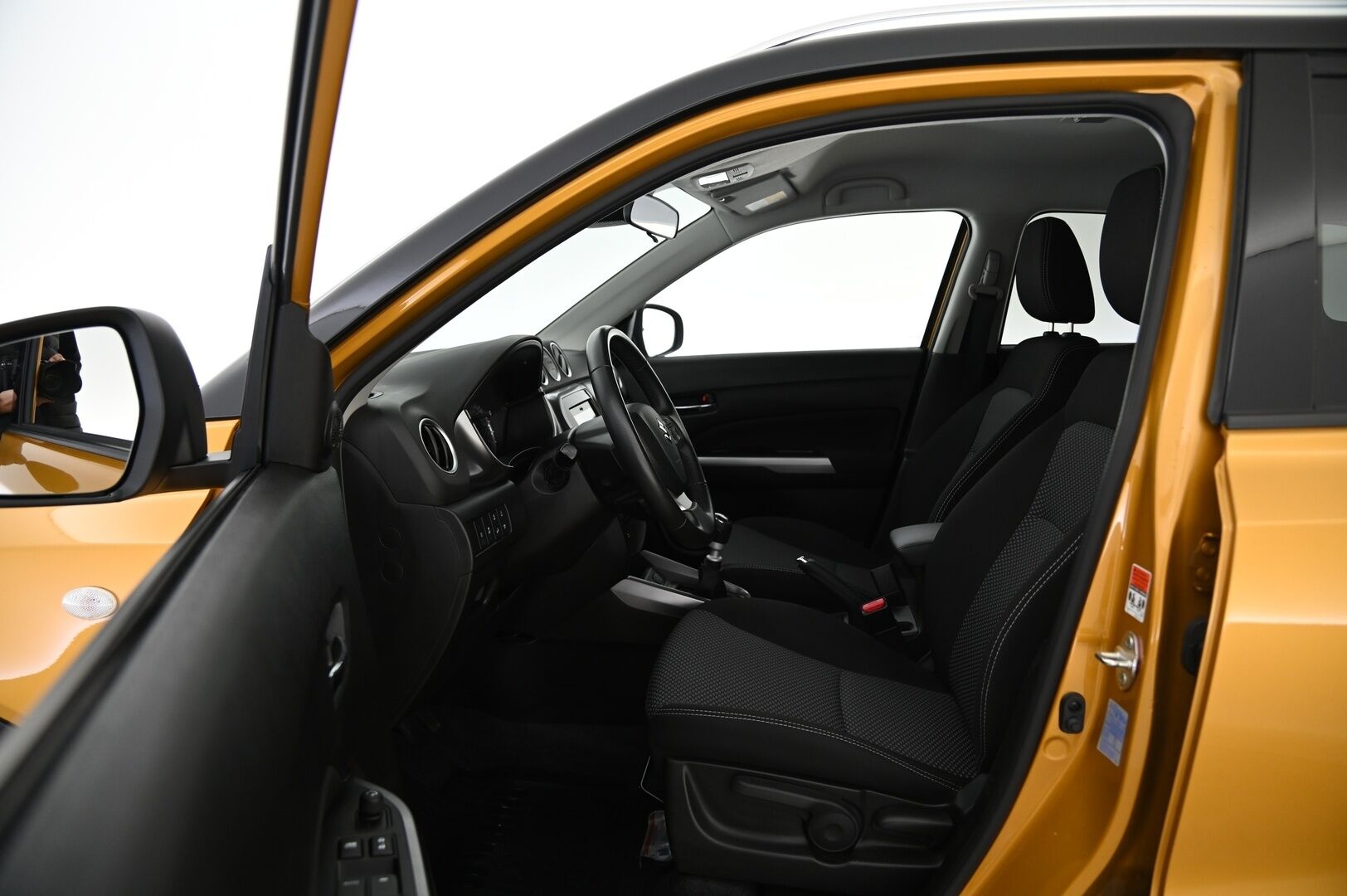 Suzuki Vitara 2023 1,4 BOOSTERJET 4WD GL+ 6MT HYBRID *ACC / Vetokoukku / P. Kamera / BLIS* - Suomi-auto / Merkkiliikkeen huoltohistoria!