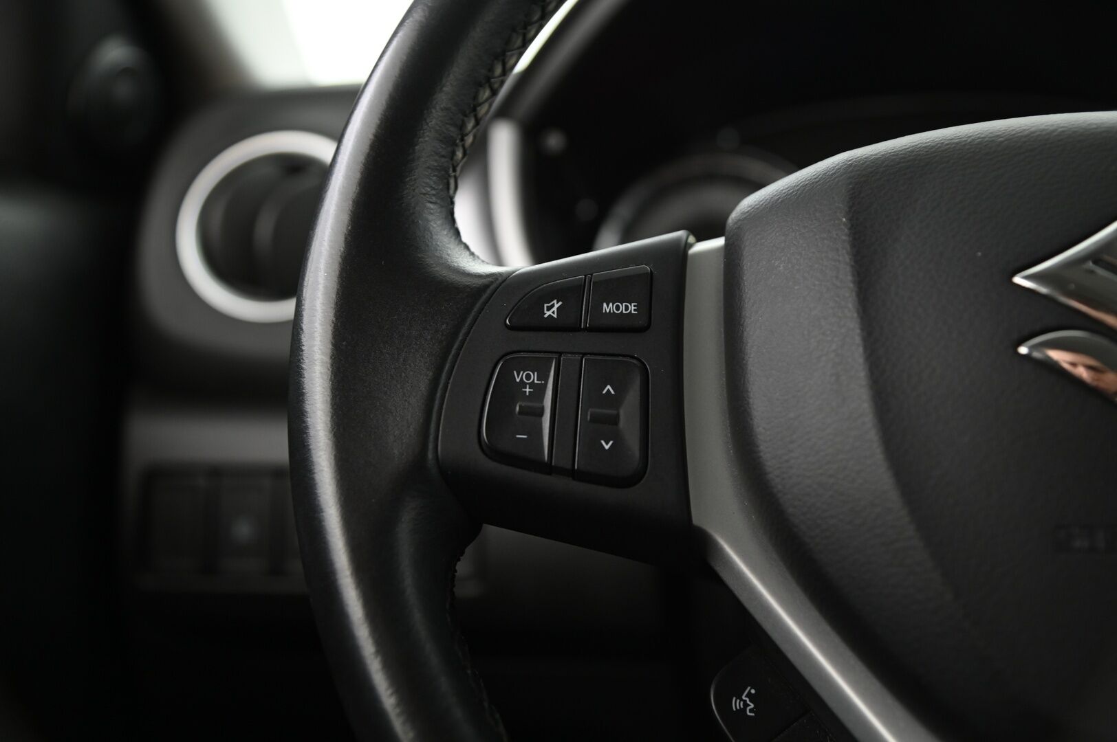 Suzuki Vitara 2023 1,4 BOOSTERJET 4WD GL+ 6MT HYBRID *ACC / Vetokoukku / P. Kamera / BLIS* - Suomi-auto / Merkkiliikkeen huoltohistoria!
