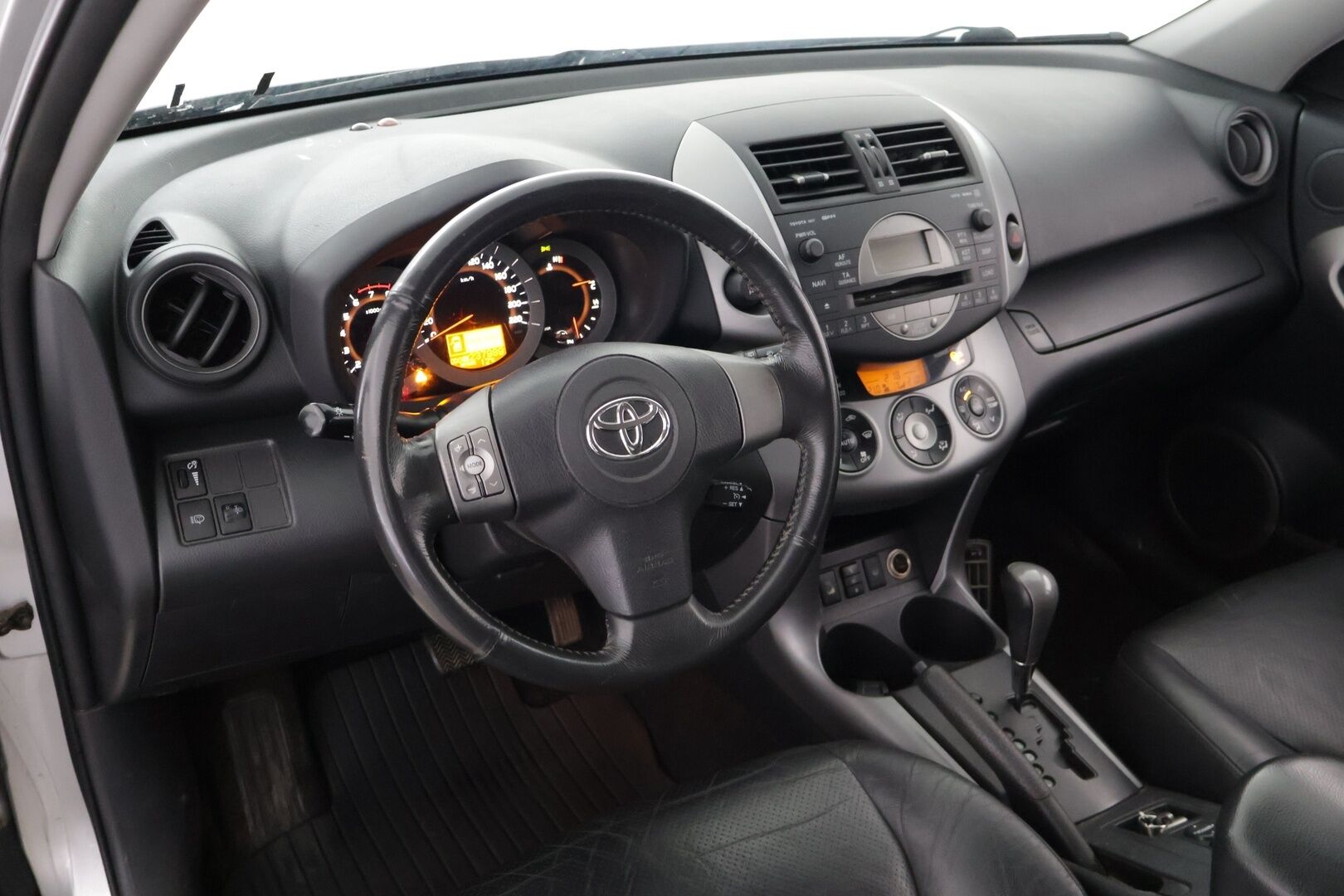 Toyota RAV4 2006 AWD 2.0 - Myydään Huutokaupat.com