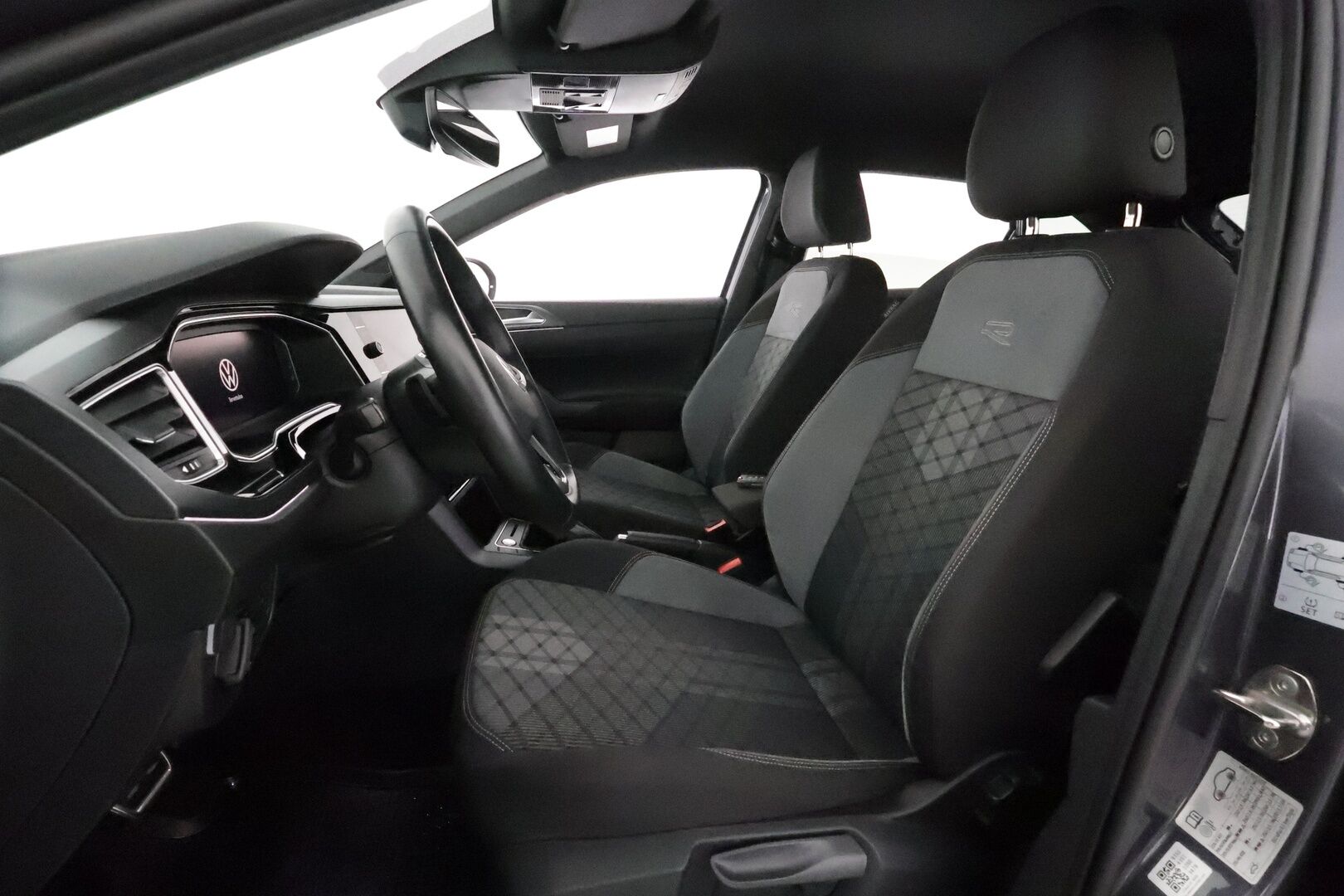 Volkswagen Taigo 2023 R-Line Business Limited 1,5 TSI 110 kW DSG-automaatti **ACC / Digimittaristo / LED / Navi / P.kamera** - 1.Om Suomi-auto / Kahdet renkaat aluvanteilla / Merkkihuollettu