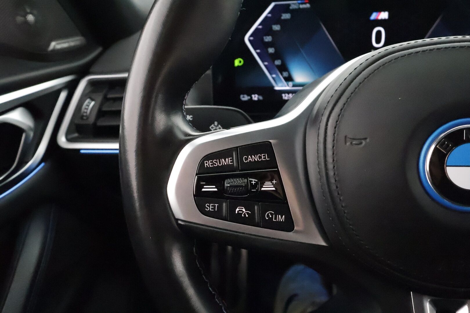 BMW I4 M50 2023 M50 **Widescreen / Adapt.Vakkari / P.Kamera / LED-valot / Harman/Kardon / Sporttipenkki Muistilla / Navi / Kaistavahti** - 3,99 % KORKOTARJOUS TÄHÄN AUTOON - Digimittaristo / 2x Renkaat