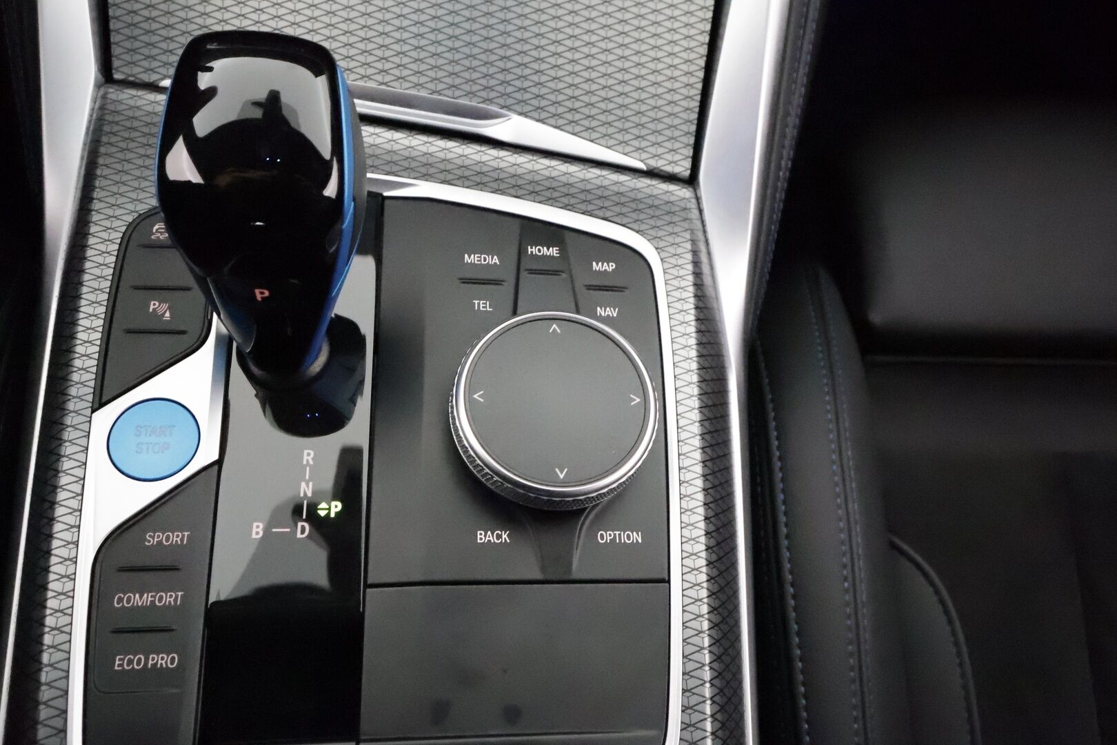BMW I4 M50 2023 M50 **Widescreen / Adapt.Vakkari / P.Kamera / LED-valot / Harman/Kardon / Sporttipenkki Muistilla / Navi / Kaistavahti** - 3,99 % KORKOTARJOUS TÄHÄN AUTOON - Digimittaristo / 2x Renkaat