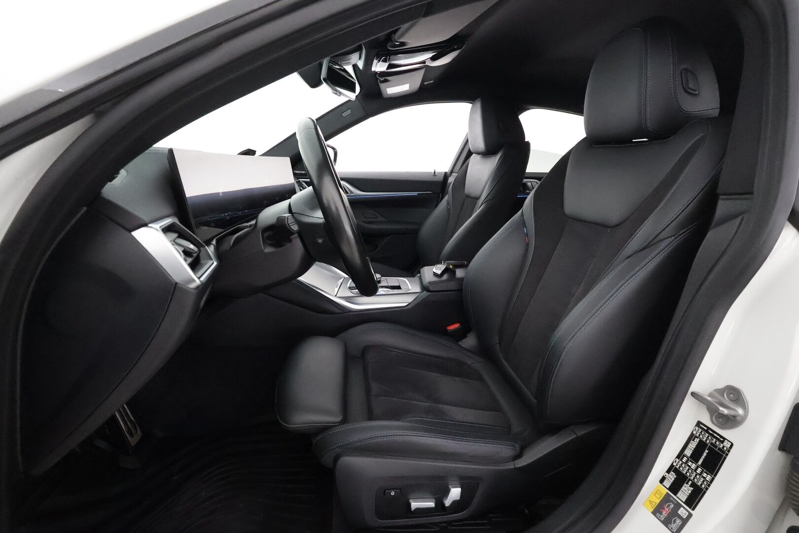 BMW I4 M50 2023 M50 **Widescreen / Adapt.Vakkari / P.Kamera / LED-valot / Harman/Kardon / Sporttipenkki Muistilla / Navi / Kaistavahti** - 3,99 % KORKOTARJOUS TÄHÄN AUTOON - Digimittaristo / 2x Renkaat