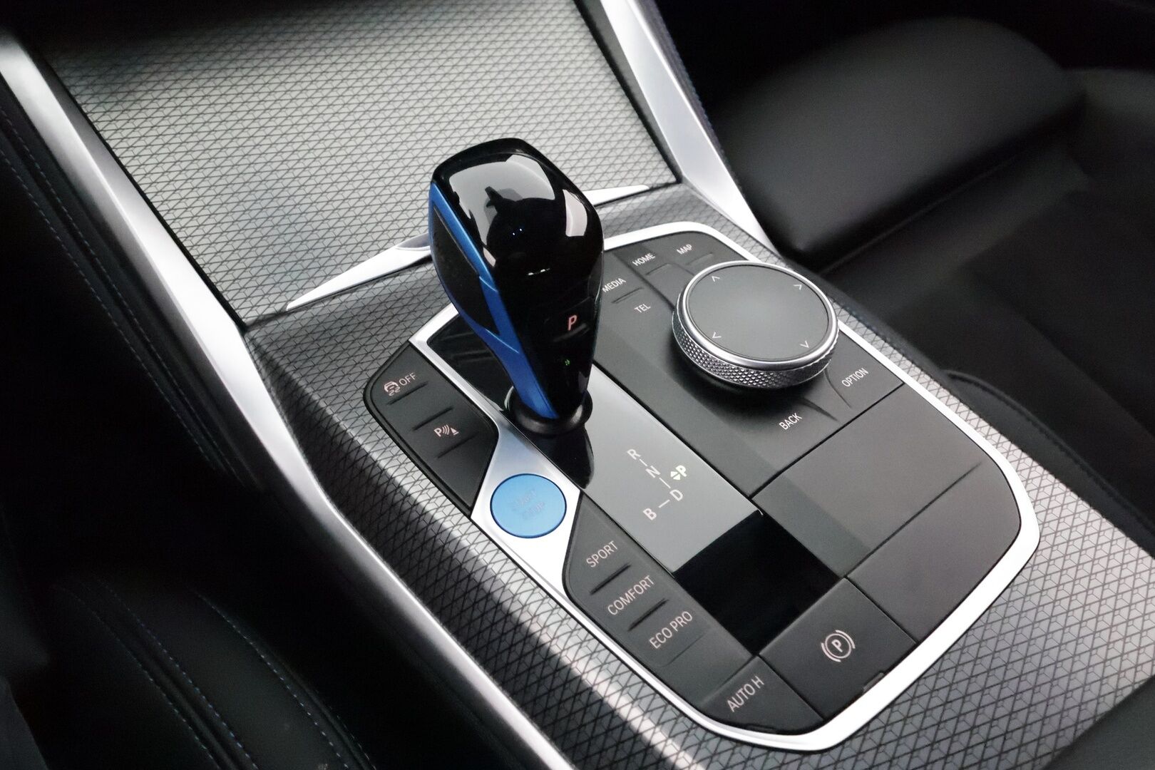 BMW I4 M50 2023 M50 **Widescreen / Adapt.Vakkari / P.Kamera / LED-valot / Harman/Kardon / Sporttipenkki Muistilla / Navi / Kaistavahti** - 3,99 % KORKOTARJOUS TÄHÄN AUTOON - Digimittaristo / 2x Renkaat