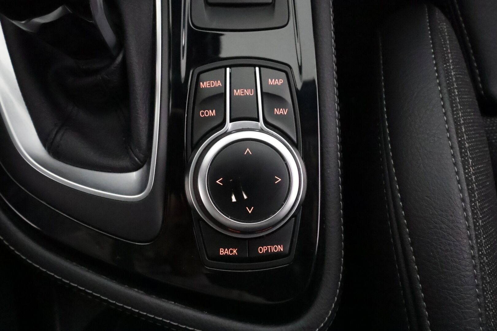 BMW 218 2022 F46 Gran Tourer 218i A Business M Sport * LED / Sisätilanlämmitin / Navi / Vakkari / Sportpenkit / P.tutkat * - Koukku / 1-om Suomi-auto / Kahdet renkaat aluvanteilla / Merkkihuollot