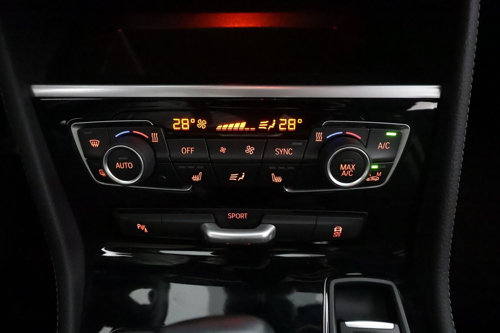 BMW 218 2022 F46 Gran Tourer 218i A Business M Sport * LED / Sisätilanlämmitin / Navi / Vakkari / Sportpenkit / P.tutkat * - Koukku / 1-om Suomi-auto / Kahdet renkaat aluvanteilla / Merkkihuollot