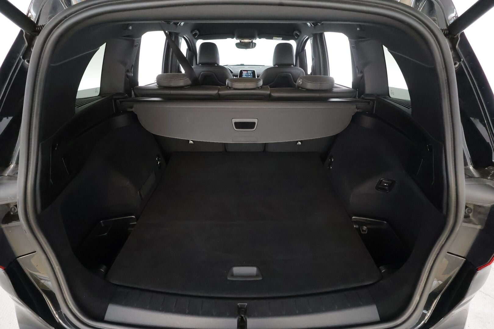 BMW 218 2022 F46 Gran Tourer 218i A Business M Sport * LED / Sisätilanlämmitin / Navi / Vakkari / Sportpenkit / P.tutkat * - Koukku / 1-om Suomi-auto / Kahdet renkaat aluvanteilla / Merkkihuollot