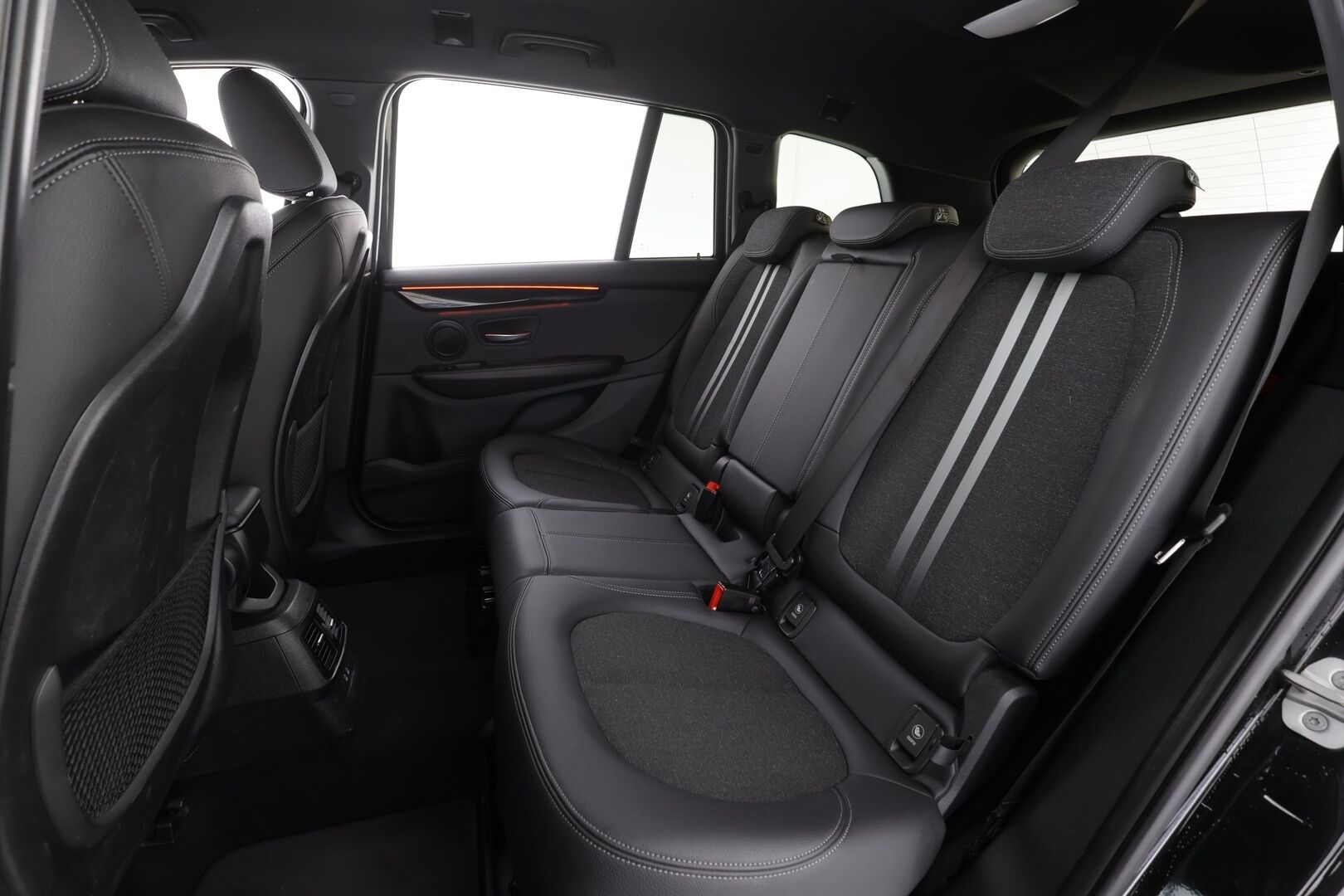 BMW 218 2022 F46 Gran Tourer 218i A Business M Sport * LED / Sisätilanlämmitin / Navi / Vakkari / Sportpenkit / P.tutkat * - Koukku / 1-om Suomi-auto / Kahdet renkaat aluvanteilla / Merkkihuollot