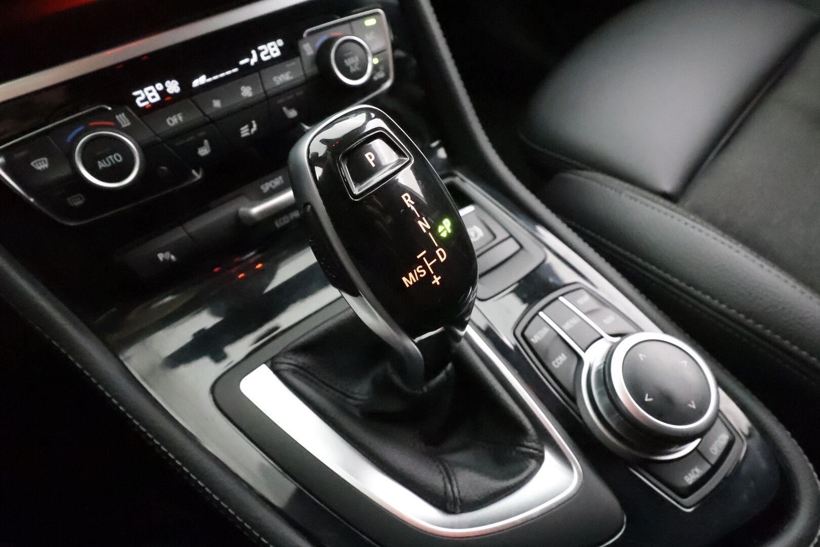 BMW 218 2022 F46 Gran Tourer 218i A Business M Sport / 7 Paikkainen / Vakkari / Sporttipenkit / P-kamera / Navi / Koukku / LED-valot - 1-om. Suomi-auto / 2x aluvanteet