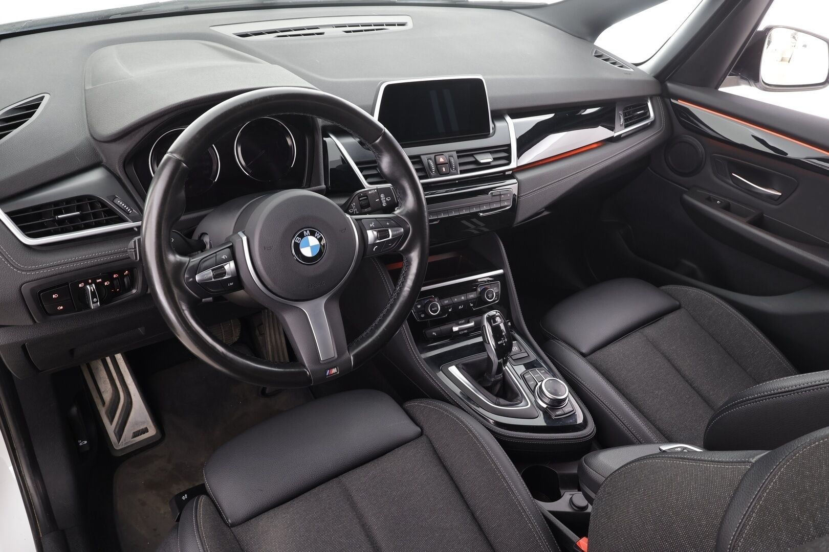 BMW 218 2022 F46 Gran Tourer 218i A Business M Sport 7-p - | 1-om. Suomi-auto | Vakkari | Sporttipenkit | P-kamera | Navi | Koukku | LED-valot |