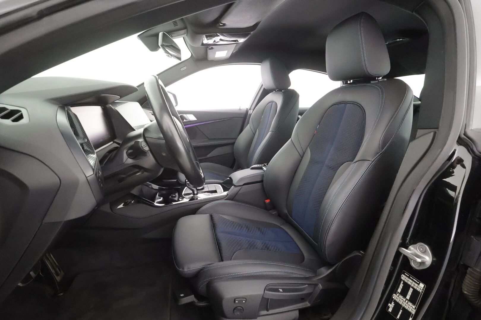 BMW 218 2022 F44 Gran Coupé 218i A Business M Sport - | Sporttipenkit | Koukku | Puolinahat | Vakkari | Kaistavahti | Ambient | P.tutkat | Lohko+sisälämmitin | 2x renkaat aluin | 1-om suomiauto | 
