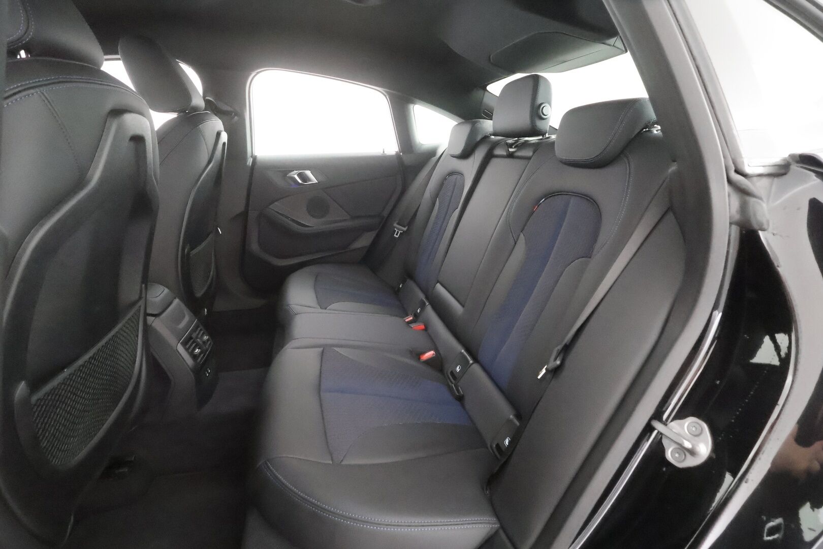 BMW 218 2022 F44 Gran Coupé 218i A Business M Sport - | Sporttipenkit | Koukku | Puolinahat | Vakkari | Kaistavahti | Ambient | P.tutkat | Lohko+sisälämmitin | 2x renkaat aluin | 1-om suomiauto | 