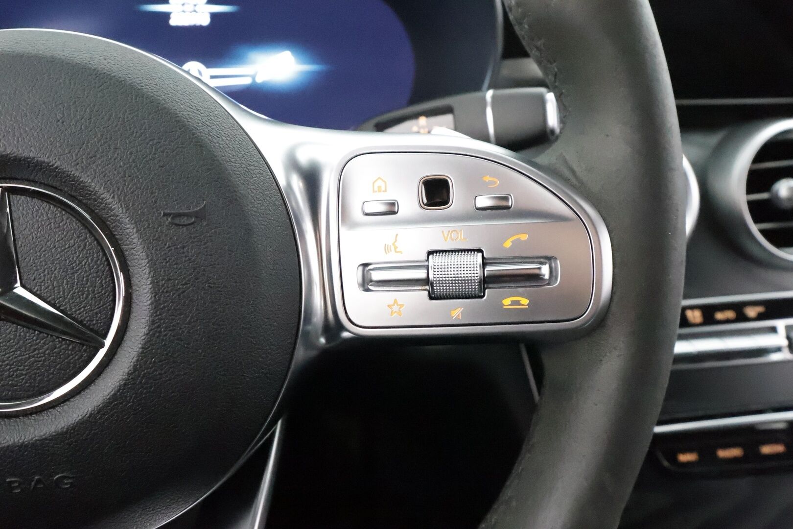 Mercedes-Benz C 2020 220 d T A Business AMG * Distronic+ / P.kamera / Multibeam / Koukku / Sporttipenkit * - Näyttävä / Kattavasti varusteltu / Ilmainen kotiintoimitus