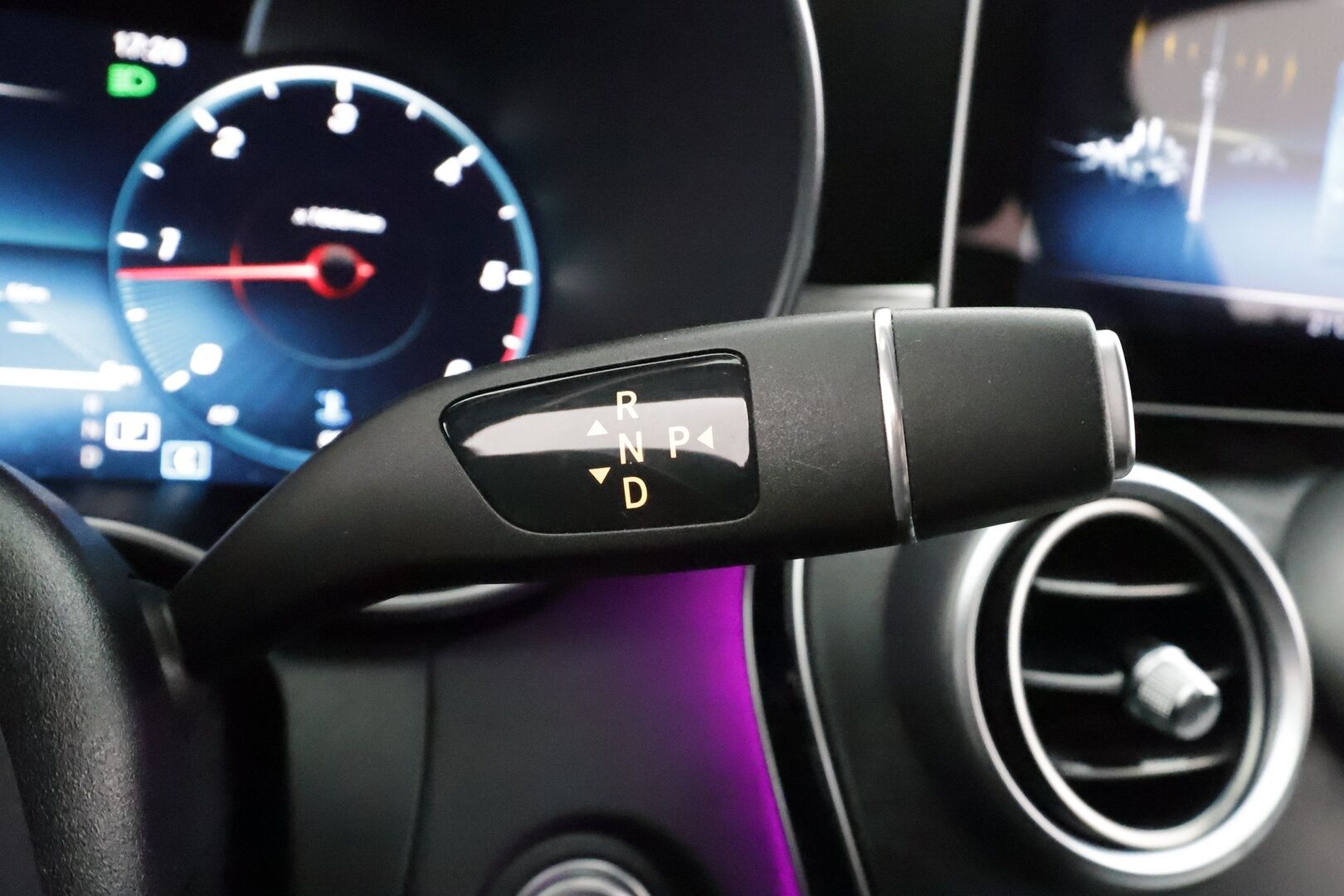 Mercedes-Benz C 2020 220 d T A Business AMG * Distronic+ / P.kamera / Multibeam / Koukku / Sporttipenkit * - Näyttävä / Kattavasti varusteltu / Ilmainen kotiintoimitus