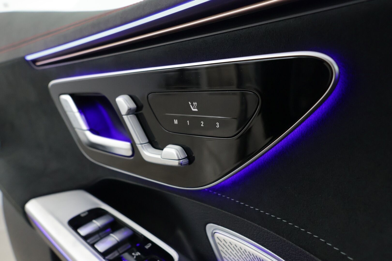 MERCEDES-BENZ EQE 2023 43 AMG 4MATIC - Koukku / Distronic+ / Ilma-alusta / Burmester / Digital Light / 360° Kamera / Sporttipenkit Muistilla / Ohjausavustin / KeylessGo - HULLUT AVAJAISHULINAT KORKOTARJOUS 3,29 %