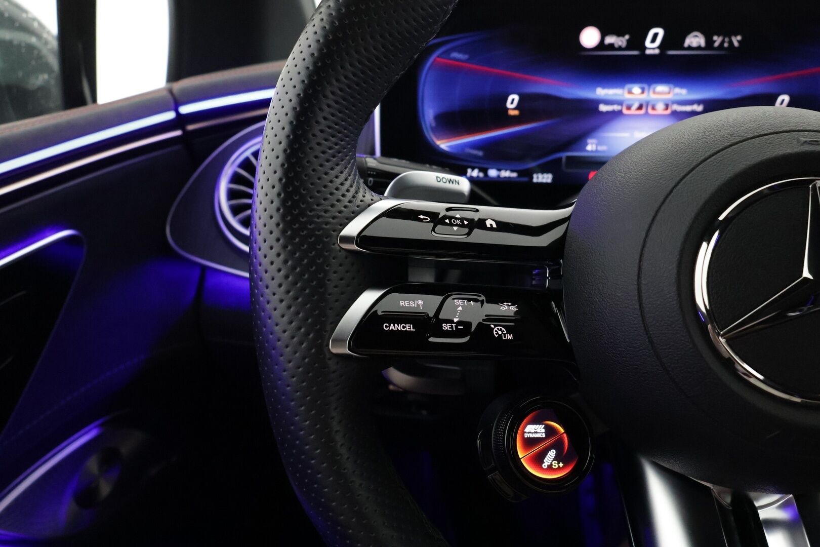 MERCEDES-BENZ EQE 2023 43 AMG 4MATIC - Koukku / Distronic+ / Ilma-alusta / Burmester / Digital Light / 360° Kamera / Sporttipenkit Muistilla / Ohjausavustin / KeylessGo - HULLUT AVAJAISHULINAT KORKOTARJOUS 3,29 %