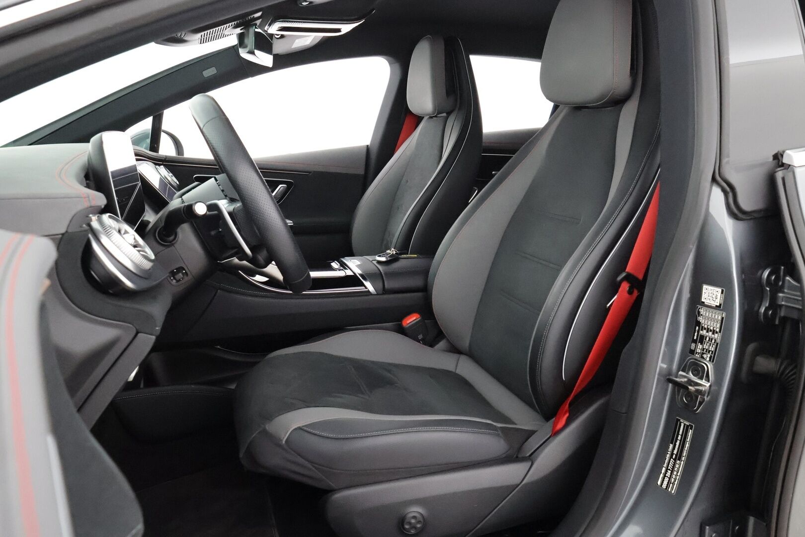 MERCEDES-BENZ EQE 2023 43 AMG 4MATIC - Koukku / Distronic+ / Ilma-alusta / Burmester / Digital Light / 360° Kamera / Sporttipenkit Muistilla / Ohjausavustin / KeylessGo - HULLUT AVAJAISHULINAT KORKOTARJOUS 3,29 %