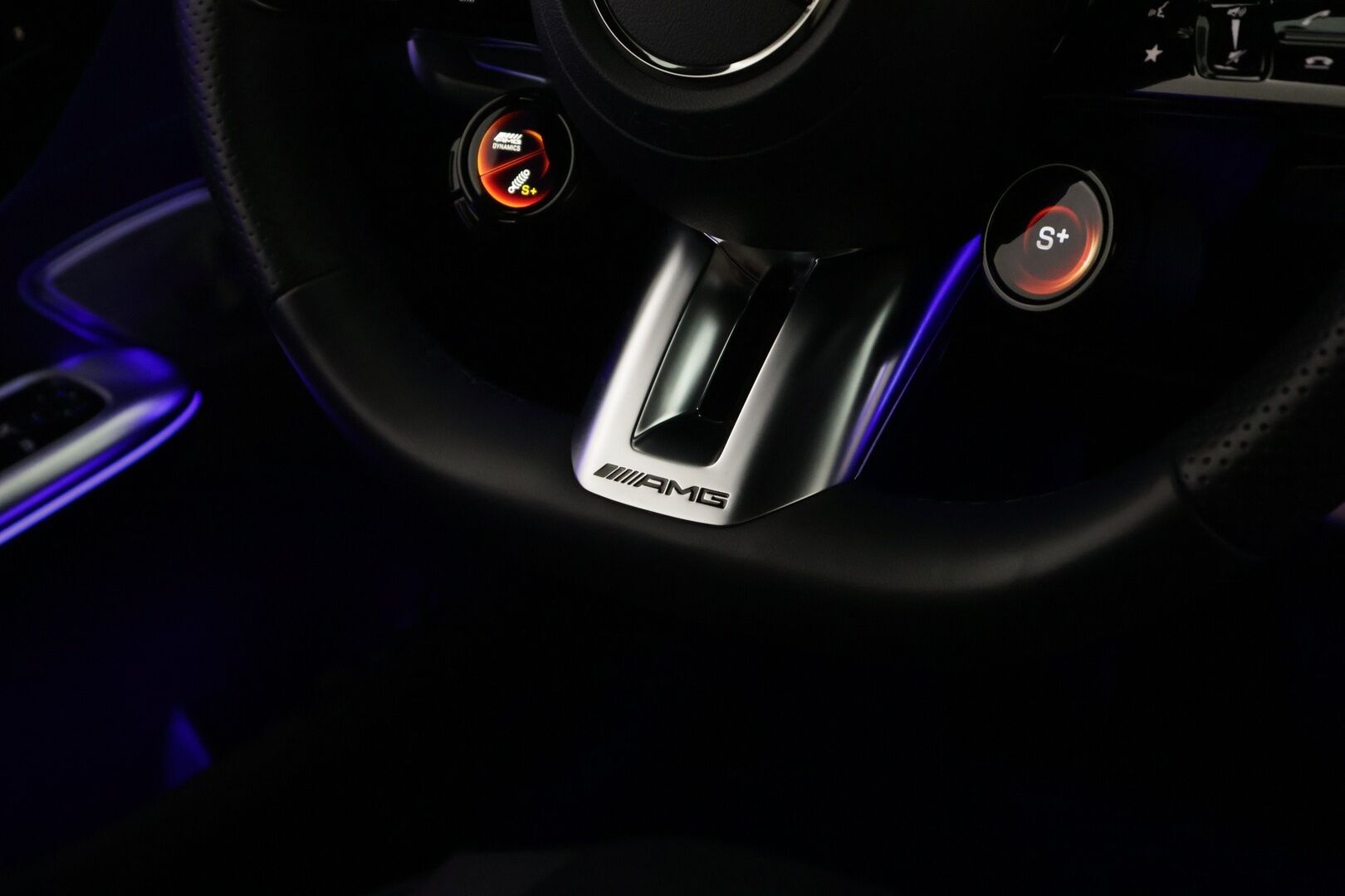 MERCEDES-BENZ EQE 2023 43 AMG 4MATIC - Koukku / Distronic+ / Ilma-alusta / Burmester / Digital Light / 360° Kamera / Sporttipenkit Muistilla / Ohjausavustin / KeylessGo - HULLUT AVAJAISHULINAT KORKOTARJOUS 3,29 %